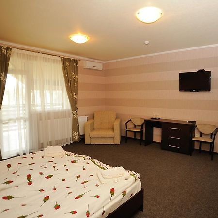 Hotel Vulyk Duliby Bagian luar foto