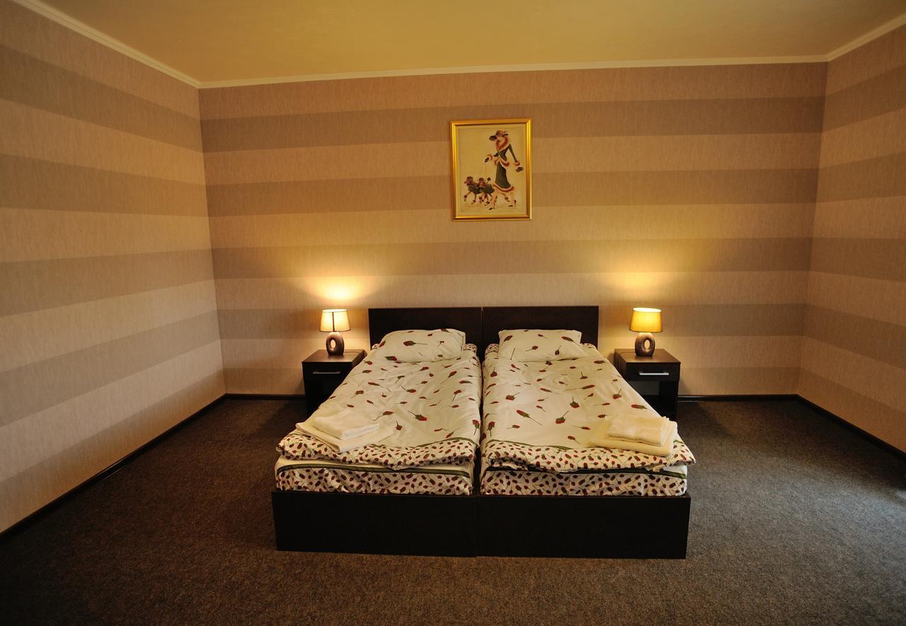 Hotel Vulyk Duliby Bagian luar foto