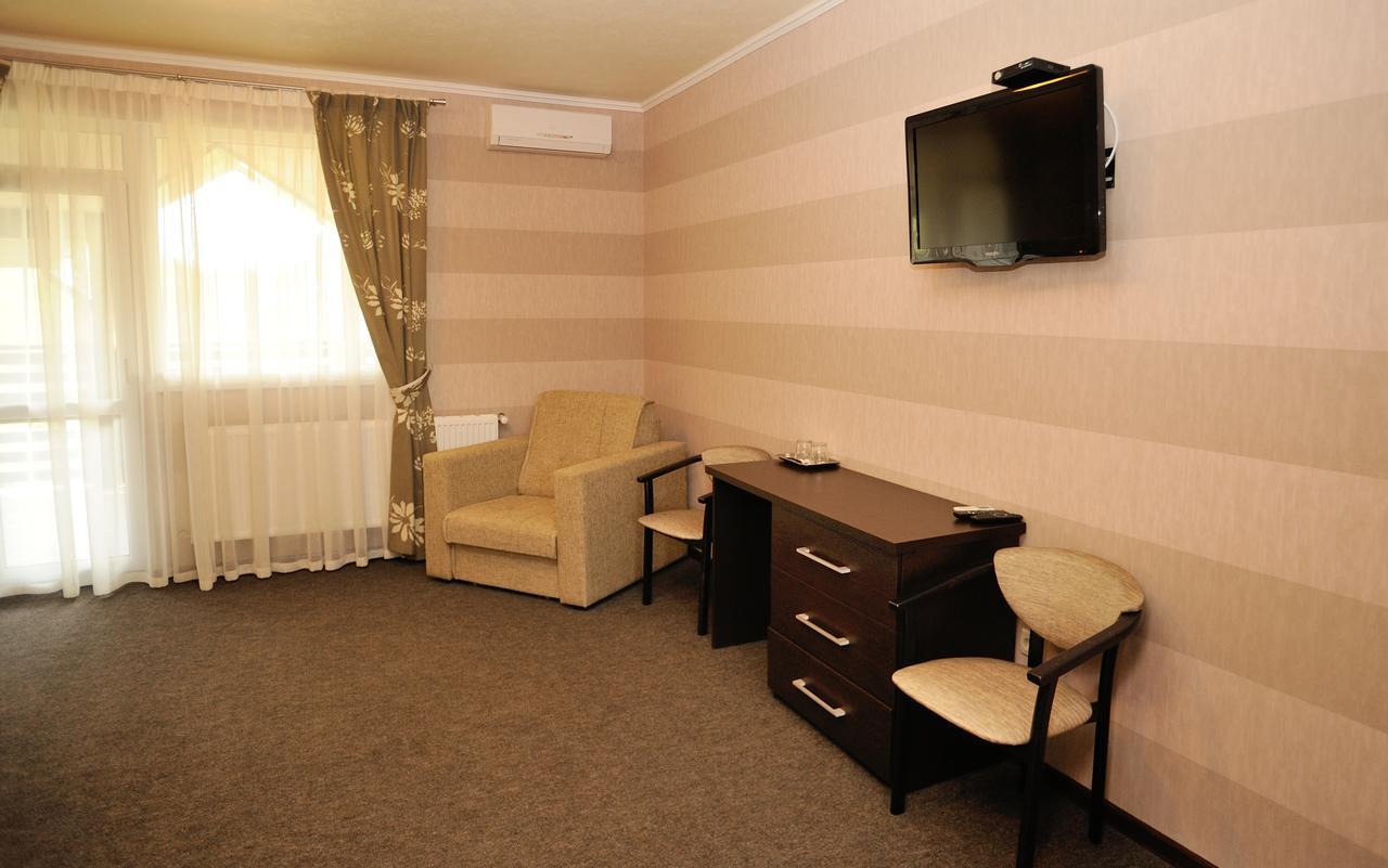 Hotel Vulyk Duliby Bagian luar foto