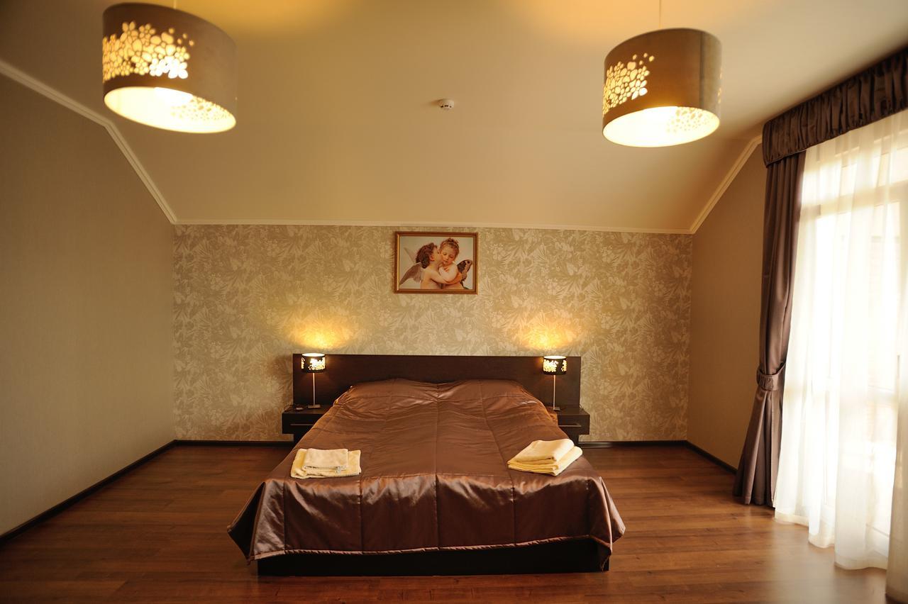Hotel Vulyk Duliby Bagian luar foto