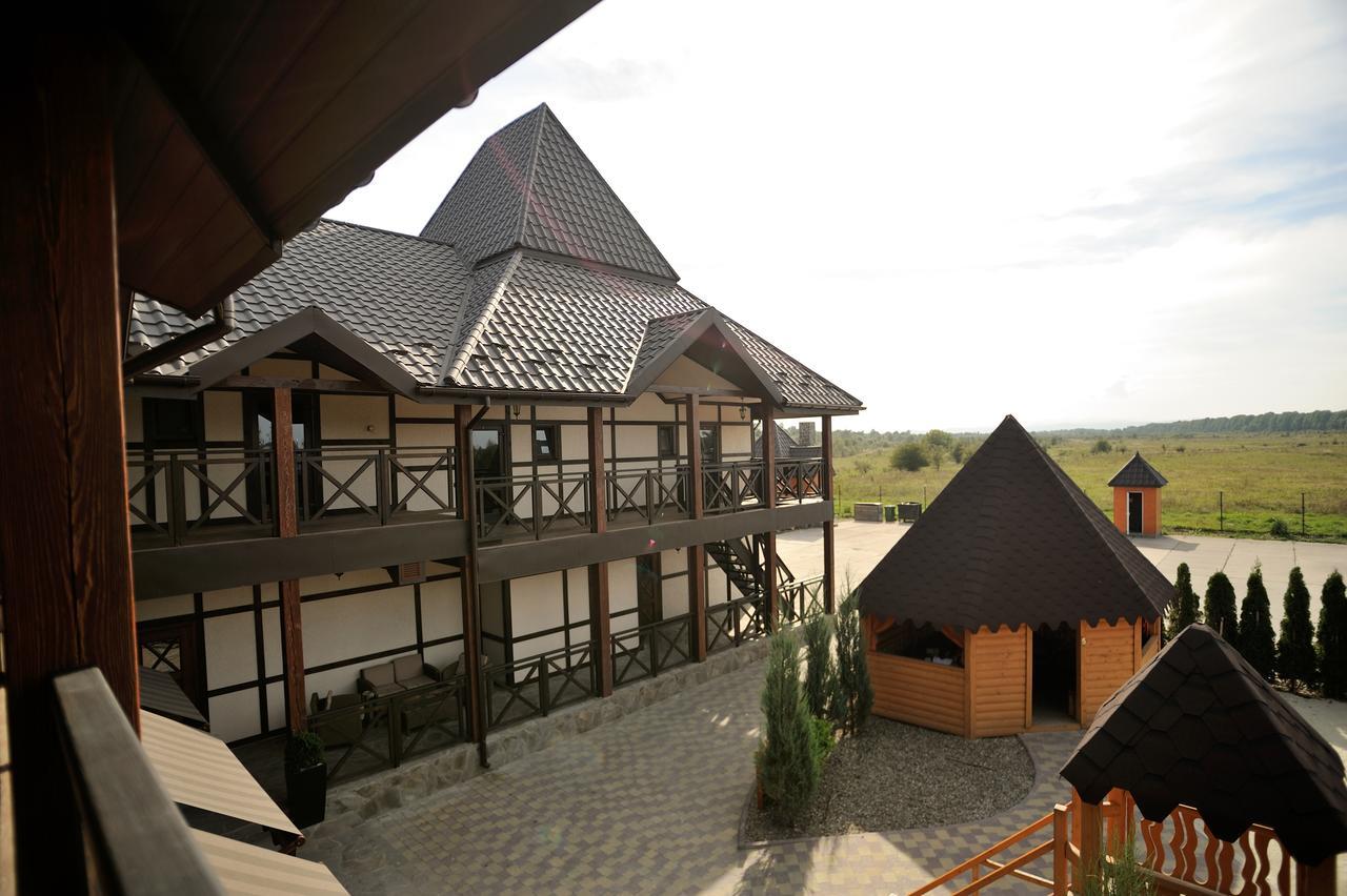 Hotel Vulyk Duliby Bagian luar foto