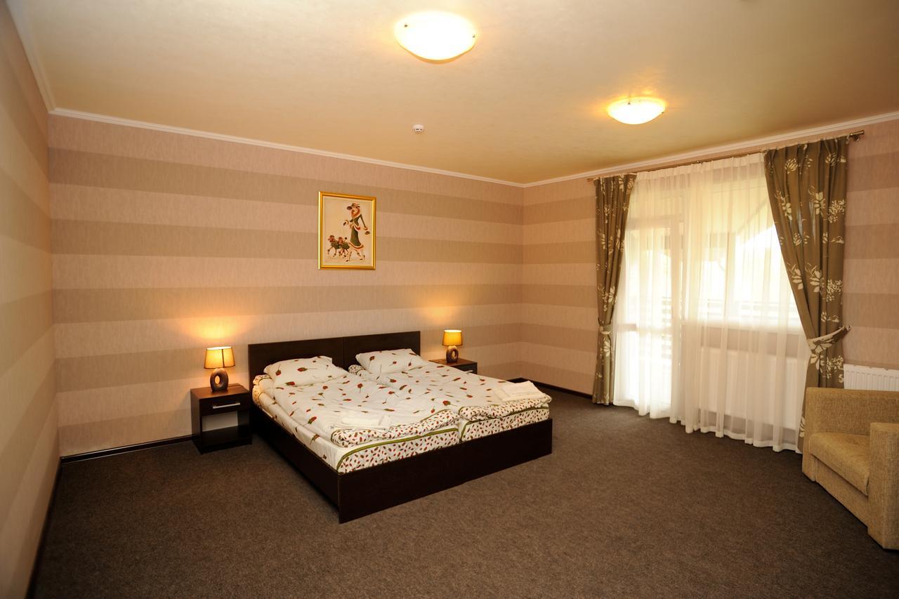 Hotel Vulyk Duliby Bagian luar foto