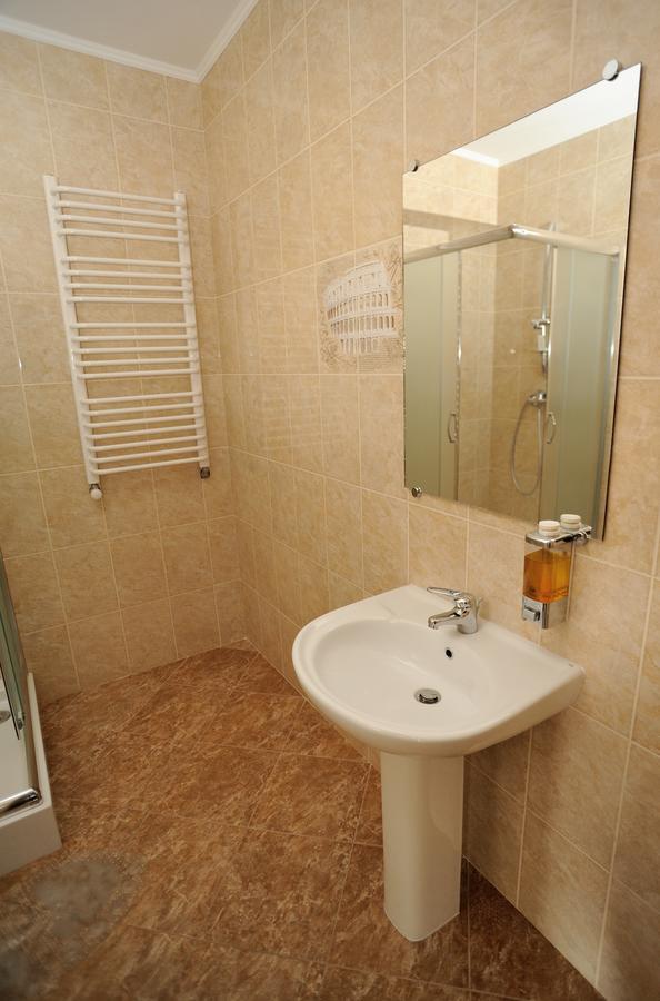 Hotel Vulyk Duliby Bagian luar foto